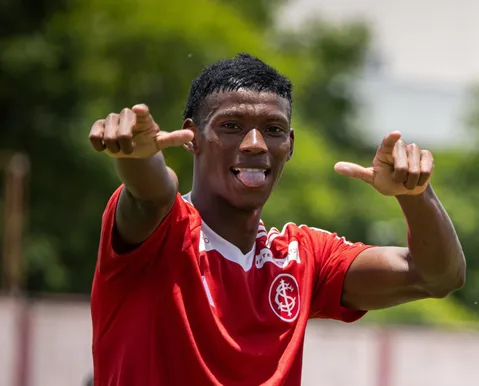 Atacante dispensado pelo Bahia vira artilheiro e acerta com time árabe - Imagem