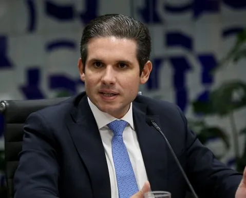 Com presença de Motta, Congresso promulga fim da escala 6x1