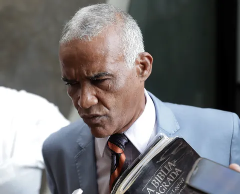 Fim da escala 6x1: Isidório acampa de frente ao Senado e cobra votação - Imagem