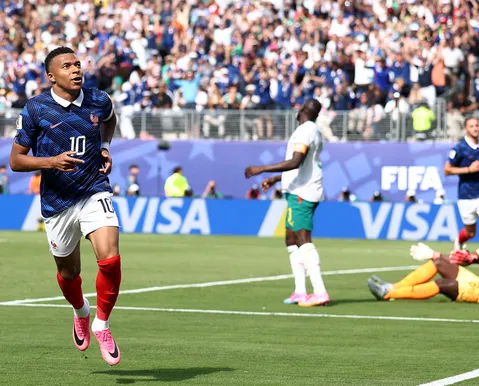 Com dois de Mbappé, França derrota Senegal pela Copa do Mundo