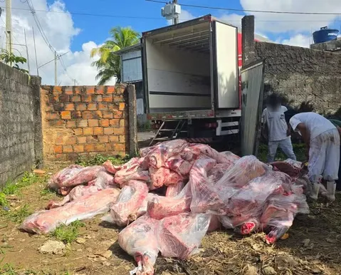 Funcionários são feitos reféns após roubo de carga em Vista Alegre