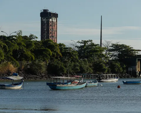 Gerdau abandona praia em São Tomé de Paripe com sujeira oculta, acusam ativistas