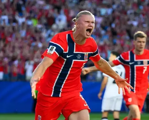 Haaland repete feito de lendas da Copa do Mundo ao brilhar na estreia