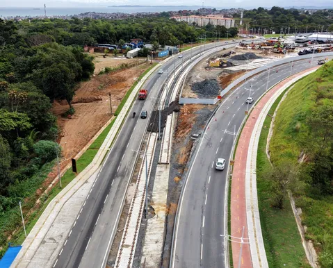 Com avanço do VLT, nova Estrada do Derba é inaugurada em Salvador