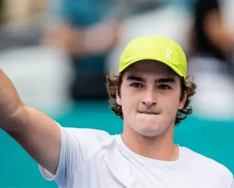 João Fonseca domina holandês e garante vaga na 3ª rodada de Wimbledon