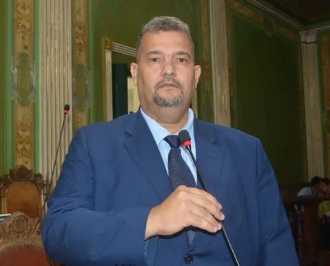 Justiça determina afastamento de vereador alvo de operação do MP