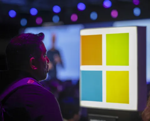 Dona do Xbox anuncia reestruturação e demissão em massa de funcionários - Imagem