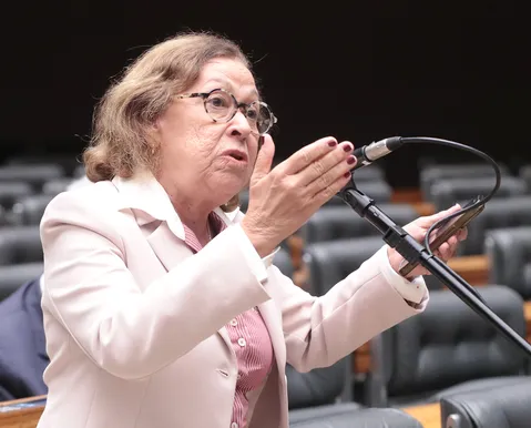 Lídice revela motivo de desistência da suplência de Wagner