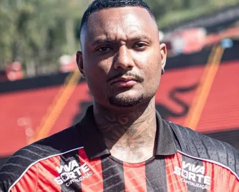 Luan Cândido manda recado para torcida do Vitória após expulsão