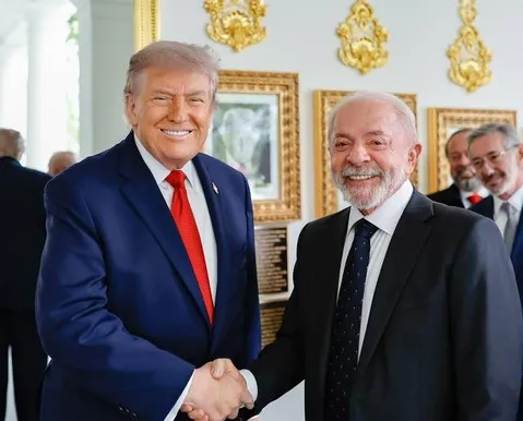 Lula vai pra cima de Trump: "Não se meta nas eleições do Brasil"