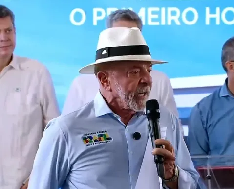 Lula detona Flávio por ação contra o Brasil: "Traidor da pátria" - Imagem
