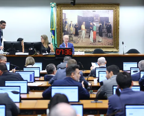 Maioridade penal: CCJ retoma votação de PEC nesta quarta-feira - Imagem