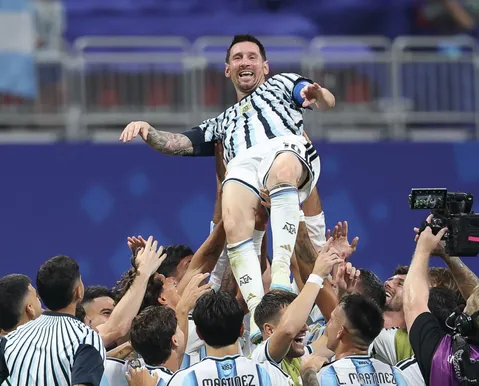 Messi iguala marca histórica de Mbappé e Ronaldo Fenômeno em Copas - Imagem