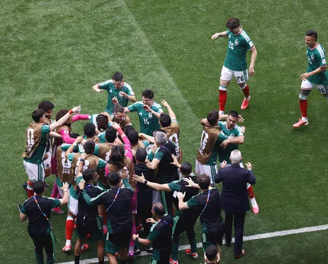 México se impõe e derrota a África do Sul na estreia da Copa do Mundo