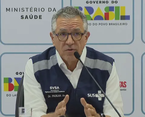 Ministério da Saúde interrompe vacina da dengue e investiga óbitos
