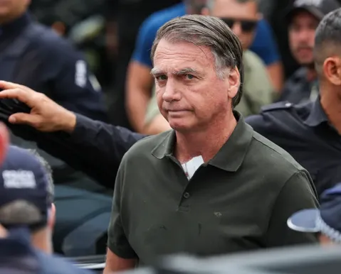 Moraes decide manter Bolsonaro em prisão domiciliar