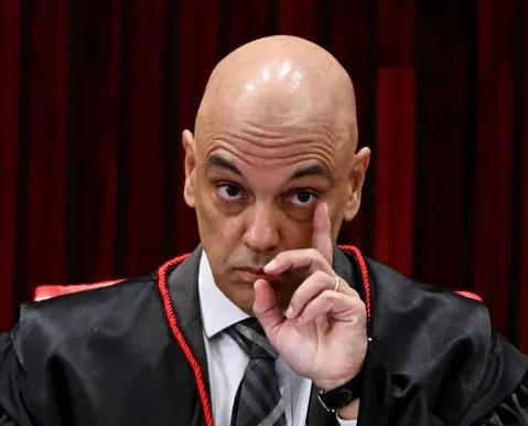 Moraes manda suspender “penduricalhos” pagos a juízes de 7 tribunais - Imagem