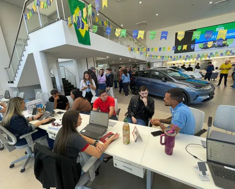 Motoristas lotam concessionárias após lançamento do Move Brasil