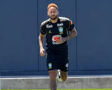 Neymar trabalha no campo em treino do Brasil; saiba atualizações