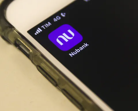 Nubank envia aviso de cancelamento de conta para clientes por engano