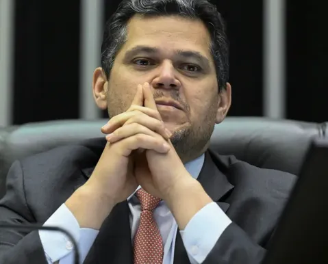 Após avanço na Câmara, fim da escala 6x1 enfrenta incertezas no Senado