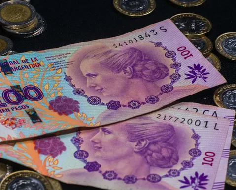 Peso argentino desaba e já vale menos que moedas do Fortnite e Roblox - Imagem