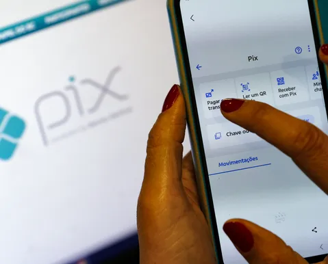 Pix caiu no Brasil? Clientes de bancos relatam falha em serviço