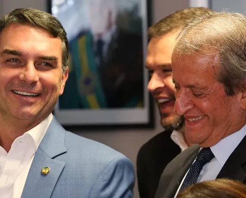 Presidente do PL tenta enterrar crise entre Flávio e Michelle: "Bolsonaro sempre faz melhor escolha" - Imagem
