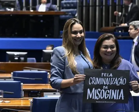 Projeto que equipara misoginia a racismo avança na Câmara dos Deputados - Imagem