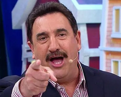 Ratinho rebate denúncia após acusação de homofobia: “Cara de v*ado” - Imagem