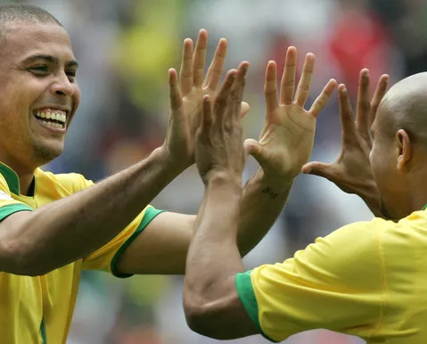 SAF de quase meio bilhão comandada por Ronaldo e Roberto Carlos é convocada