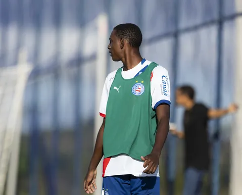 Sem espaço no Bahia, promessa avaliada em R$ 587 milhões acerta com o Flamengo