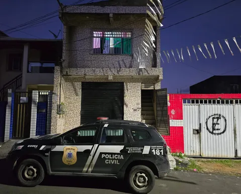 Suspeitos de roubar caminhão com carga de cerveja de R$ 20 mil são presos na Bahia - Imagem