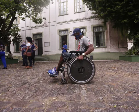 TSE cria programa para garantir transporte de eleitores com deficiência e idosos