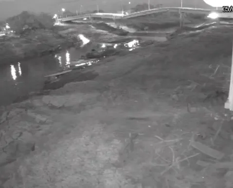 Vídeo: ponte de R$ 36 milhões desaba e deixa quatro feridos