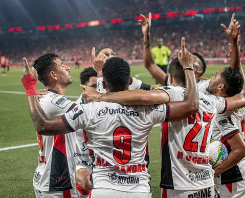 Vitória já eliminou o Athletico e conseguiu viradas épicas no Paraná