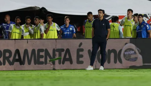 Abel Ferreira coloca o Vitória no centro de 'guerra' entre Palmeiras e Flamengo