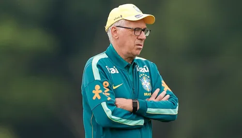 Ancelotti "pune" jogadores com flexões após erros em finalizações