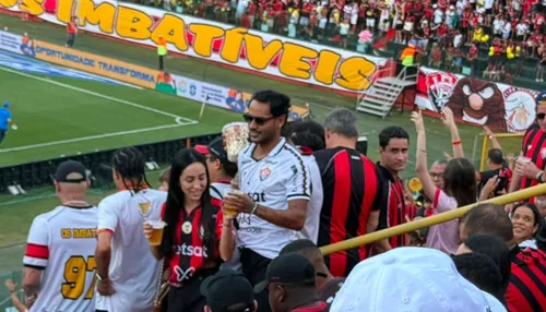 Após prisão por tráfico, ex-Vitória reaparece no Barradão em BaVi