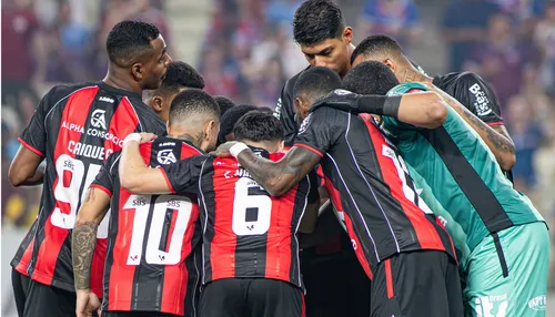 Atacante do Vitória é eleito o melhor jogador da Copa do Nordeste 2026