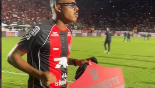 Atletas do Vitória provocam atacante do Fortaleza: "Craque foi vice"