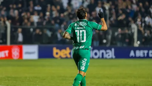 Ex-Vitória e atacante que vendia salgados castigam o Bahia