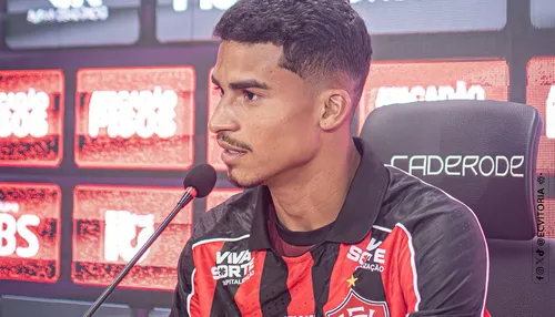 Comprado pelo Vitória, Renê prega foco na final e avalia evolução