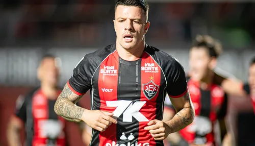Renato Kayzer aponta Brasileirão como "objetivo verdadeiro" do Vitória
