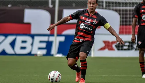 Ex-jogador do Vitória é preso por suspeita de violência doméstica