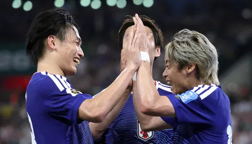 Japão goleia Tunísia e encaminha classificação na Copa do Mundo