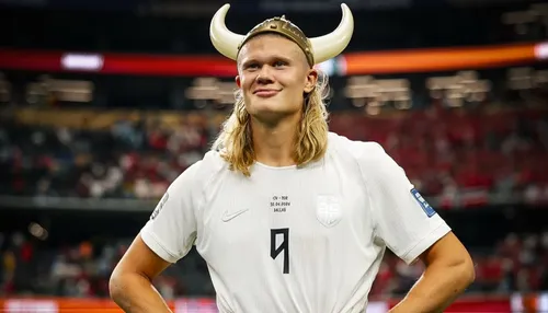 Haaland impressiona ao raspar o cabelo e recebe crítica de ídolo: "Que merd*"