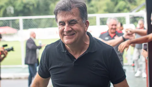 Presidente do Vitória chama jornalista de "PCC" e arranca risadas