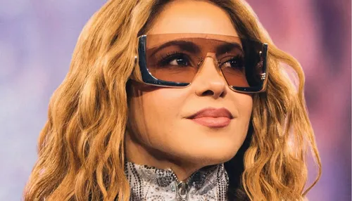 Shakira anuncia feat com Léo Santana após classificação do Brasil
