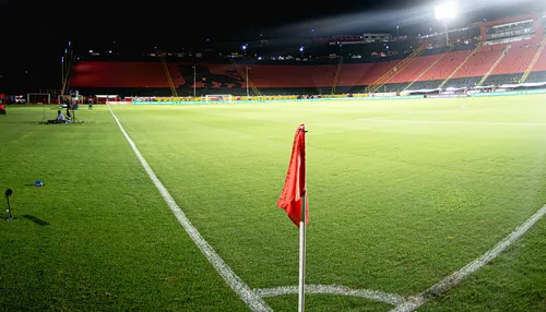 Vitória tem negociação avançada com artilheiro do futebol nacional